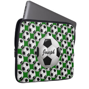 Personalisierter Fußball-Ball auf Fußball-Muster Laptopschutzhülle