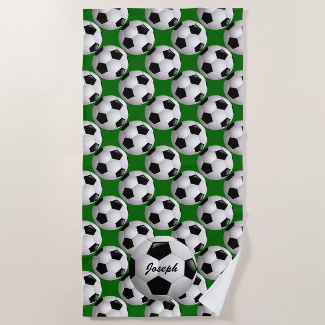 Personalisierter Fußball-Ball auf Fußball-Muster Strandtuch (Vorderseite)