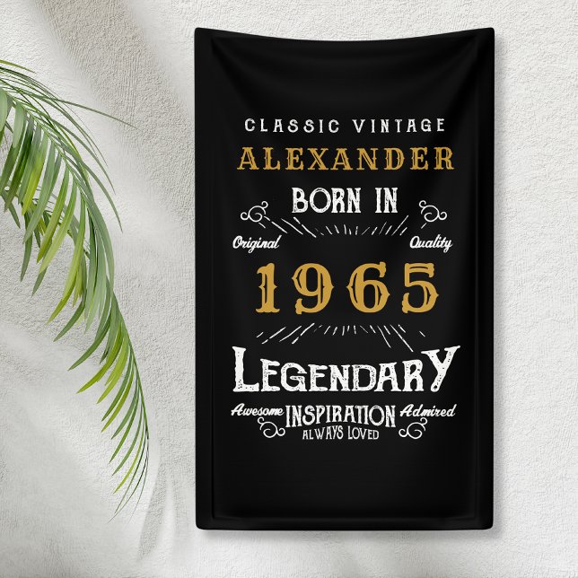 Personalisierter Geburtstag Geboren 1965 Vintag Banner (Personalized 60th birthday party banner hanging on a wall)