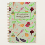personalisierter Gemüsegarten Planer<br><div class="desc">Whimsical Aquarellgemüse Muster bereit, um zu personalisieren . Planen Sie Ihren Gemüsegarten für das Jahr oder machen Sie auch ein großartiges Geschenk für einen gepflegten Gärtner.</div>