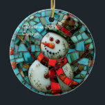 Personalisierter Glass Snowman Keramik Ornament<br><div class="desc">Fügen Sie Ihrem Urlaubsstil eine skurrile Touch mit unserem bezaubernden, farbigen Schneemann personalisierte Ornament hinzu! Dieser reizvolle Schneemann ist mit exquisiten Details und lebhaften Farben gestaltet und wird Ihren Weihnachtsbaum mit Freude erfüllen. Personalisieren Sie es mit einem Namen und das Weihnachtsjahr, um einen gepflegten Sake zu schaffen, der den Zauber...</div>