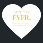 Personalisierter Gold Best Day Herz-Aufkleber<br><div class="desc">Personalisieren Sie diese Besten Tag Jeden Hochzeitstag goldenen weißen Herz-Aufkleber mit den Braut-und Bräutigamen und Hochzeitstag. Ideal für den Hochzeitsempfang,  die Bachelor-Party,  den Junggeselinnen-Abschied,  die Brautpartys und das Abendessen in der Probe.</div>