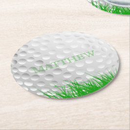 Personalisierter Golfball im Gras Runder Pappuntersetzer