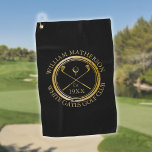 Personalisierter Golfclub Name Black and Gold Golfhandtuch<br><div class="desc">Mit einem klassischen Crossing-Golfklub,  einem Golfball-Design und einer altertümlichen Briefmarke sind diese Handtücher ideal für alle Golfclubs und Golfklubmitglieder. Personalisieren Sie Ihren Aufenthalt mit dem Namen des Clubmitglieds,  dem Namen des Golfklubs und dem Jahr,  in dem der Golfclub gegründet wurde. Entwickelt von Thisisnotme©</div>