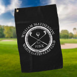 Personalisierter Golfclub Name Black and White Golfhandtuch<br><div class="desc">Mit einem klassischen Crossing-Golfklub,  einem Golfball-Design und einer altertümlichen Briefmarke sind diese Handtücher ideal für alle Golfclubs und Golfklubmitglieder. Personalisieren Sie Ihren Aufenthalt mit dem Namen des Clubmitglieds,  dem Namen des Golfklubs und dem Jahr,  in dem der Golfclub gegründet wurde. Entwickelt von Thisisnotme©</div>