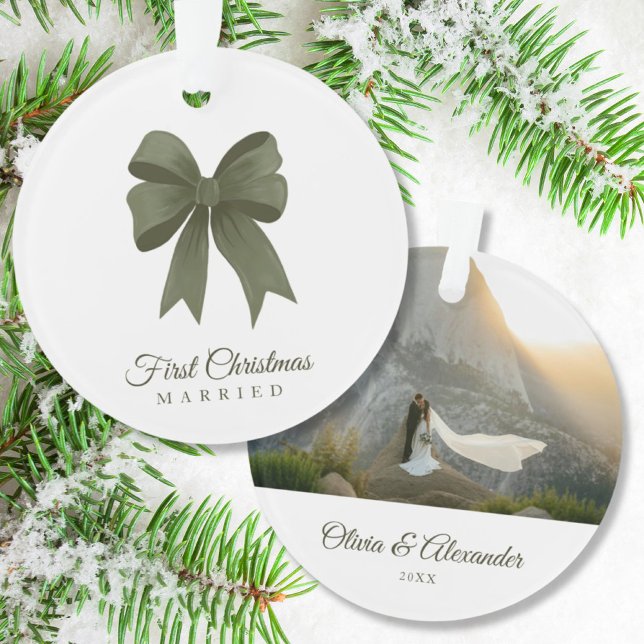 Personalisierter grüner Bow 1. Weihnachtsgeschenk  Ornament (1st Christmas Married)