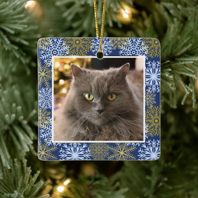 Personalisierter Hauskatze Hund Blue Schneeflocken Keramikornament (Baum)