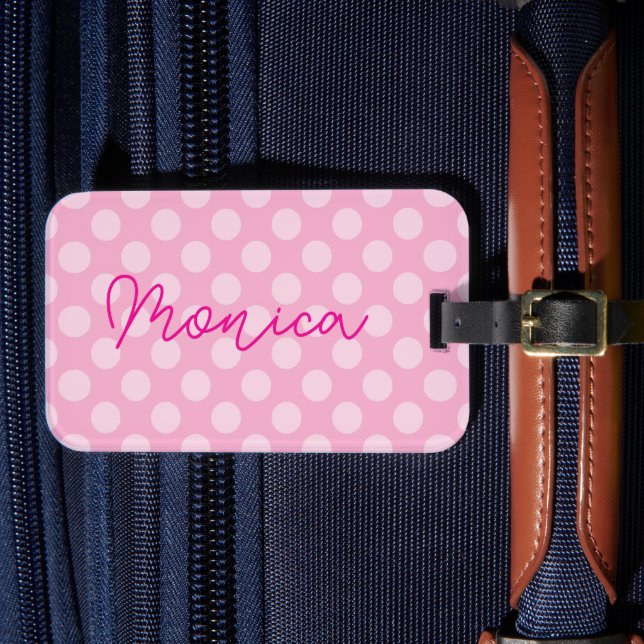 Personalisierter hellrosa Polka Dot Gepäckanhänger (Vorderseite Insitu 4)