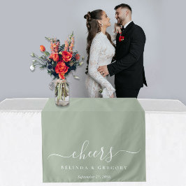 Personalisierter Hochzeitstischläufer in Salbeigrü Wandteppich