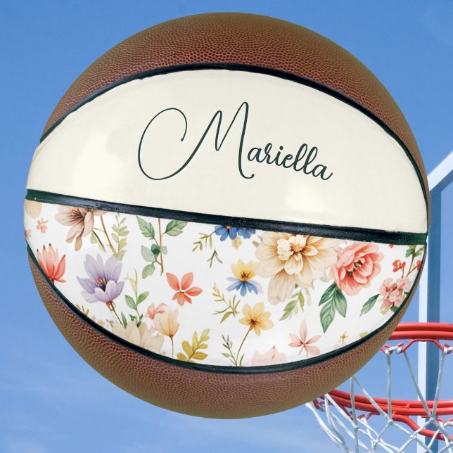 Personalisierter Hübscher Name des Blumenschreiber Basketball (A fun, floral basketball with personalized name in elegant script typography)