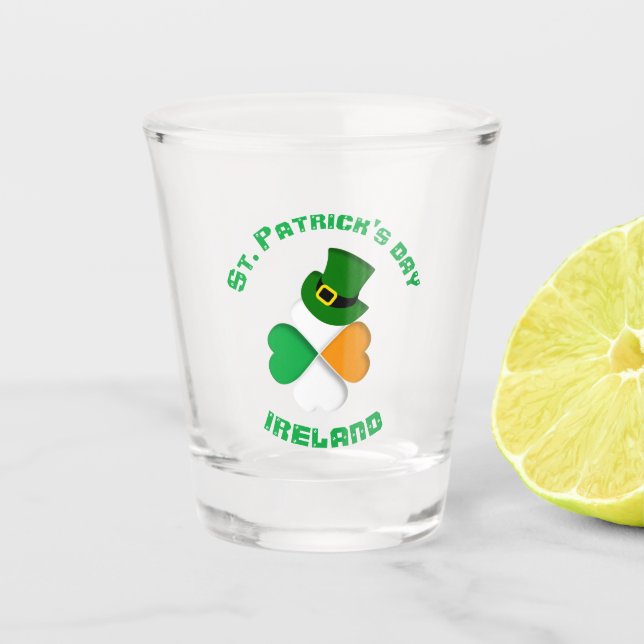 Personalisierter irischer St. Patrick's Day Schnapsglas (Vorderseite)