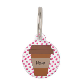 Personalisierter Kaffee-Cup auf rosa Paw Prints Haustiermarke