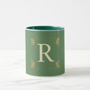Personalisierter Kaffee mit grünem, goldfarbenem M Tasse