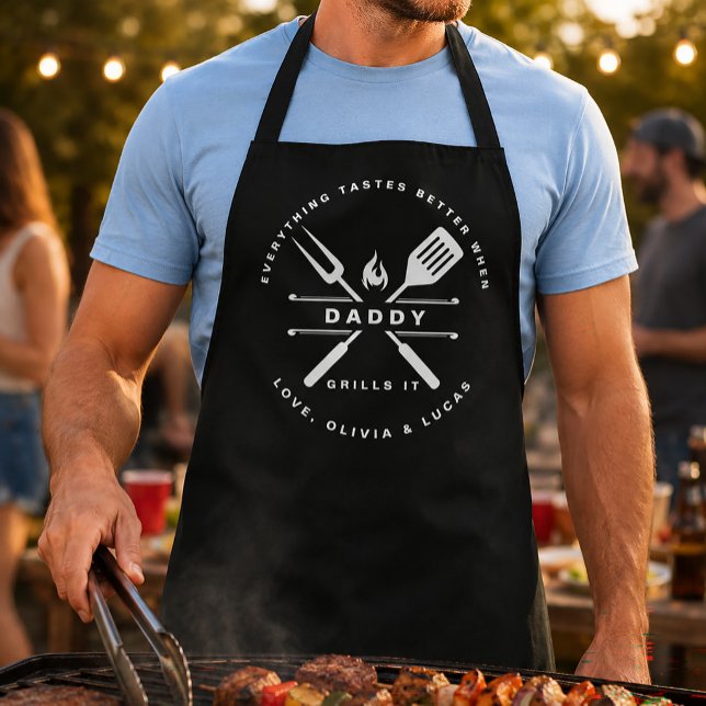 Personalisierter Kindername Papa grillt BBQ Schürze (Von Creator hochgeladen)