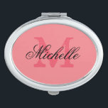 Personalisierter korallenroter rosa taschenspiegel<br><div class="desc">Personalisierter Namensmonogrammmake-upvertragsspiegel. Kundenspezifischer ovaler kompakter Spiegel mit eleganter Skripttypographie und Anfangsbuchstaben des Vintagen Monogrammnamens. Niedliche girly Geschenkidee für Frauen und jugendlich Mädchen. Macht auch eine elegante Gastgeschenk Hochzeit für schöne Braut,  Brautjungfern,  Trauzeugin,  kundengerechte Hintergrundfarbe der Gäste etc. IE-Korallenrosa. Stilvoller Text.</div>