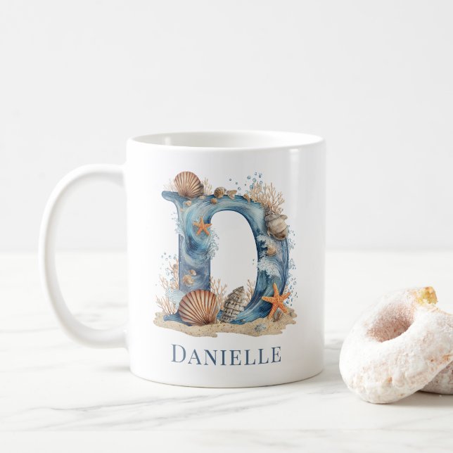 Personalisierter Küstenmonogramm Anfangsbuchstabe  Kaffeetasse (Mit Donut)