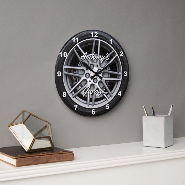 Personalisierter Leistungsfahrerreifen Große Wanduhr (Büro)