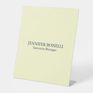 Personalisierter Minimalist Name in Cremefarbe Sockelschild