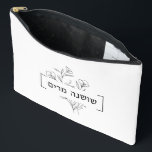 Personalisierter Minimalistischer Name des Hebräis Zubehörtasche<br><div class="desc">Dieser hübsche, blumengeschmückte Accessoires-Pouch eignet sich hervorragend für Stifte/Stifte, Stifte und vieles mehr. Es ist ein großartiges (und praktisches) Geschenk für jeden, der Lieben organisiert bleibe. Ein originelles Bat Mitzvah oder Morah Geschenk. Personalisieren Sie sich (in weniger als einer Minute) - mit hebräischem Namen - und Ihre Script-Nachricht auf der...</div>