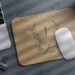 Personalisierter Monogramm-Name Mousepad<br><div class="desc">Individuell mit Monogramm Familienname Moderne elegante rustikale stilvolle hellbeige Burlap personalisiert Mousepad. Ein modernes Geschenk für Hochzeiten, Jubiläen, Erntedank, Weihnachten oder andere Veranstaltungen.</div>