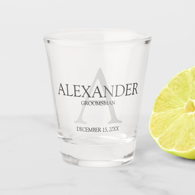 Personalisierter Monogramm- und Name-Trauzeuge Schnapsglas (Vorderseite)
