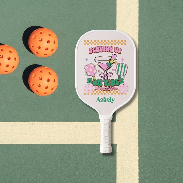 Personalisierter Name Bow Groovy Retro Mama Pickleball Schläger (Von Creator hochgeladen)
