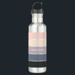 Personalisierter Name des Morgengrauen Farbblocks Edelstahlflasche<br><div class="desc">Morning Meadow Colorblock Personalisiert Name Stainless Steel Water Bottle zeichnet sich durch ein einfaches und farbenfrohes,  modernes Design eines Farbblockmusters in Rosa,  lila und Grau mit Ihrem personalisierten Namen aus. Entworfen von ©Evco Studio www.zazzle.com/store/evcostudio</div>