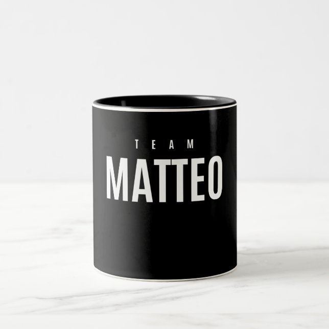 Personalisierter Name des Teams Matteo Zweifarbige Tasse (Mittel)