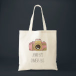 Personalisierter Name DSLR Camera Totbeutel Tragetasche<br><div class="desc">Lassen Sie sich Ihre ganz eigene Tasche anziehen,  um Ihre wertvolle DSLR-Kamera zu halten. Original Illustration/Doodle von Pip Gerard Pip Hooray.</div>