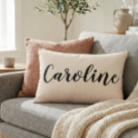 Personalisierter Name Elegantes Minimalistisches S Dekokissen<br><div class="desc">Mit diesem eleganten Kissen mit individuelle Name-Akzent fügen Sie Ihrem Raum eine persönliche Touch hinzu. Dieses Kissen mit weicher Elfenbeincreme und stilvoller Schriftzeichen eignet sich hervorragend für Schlafzimmer, Wohnzimmer, Schlafsäle oder Kinderzimmer. Ein durchdachtes und einzigartiges Geschenk für Geburtstage, Hauswärme oder besondere Anlässe. Die gemütliche, stilvolle und stilvolle Einrichtung ist nach...</div>