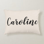Personalisierter Name Elegantes Minimalistisches S Dekokissen<br><div class="desc">Mit diesem eleganten Kissen mit individuelle Name-Akzent fügen Sie Ihrem Raum eine persönliche Touch hinzu. Dieses Kissen mit weicher Elfenbeincreme und stilvoller Schriftzeichen eignet sich hervorragend für Schlafzimmer, Wohnzimmer, Schlafsäle oder Kinderzimmer. Ein durchdachtes und einzigartiges Geschenk für Geburtstage, Hauswärme oder besondere Anlässe. Die gemütliche, stilvolle und stilvolle Einrichtung ist nach...</div>