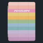 Personalisierter Name Farbenfrohe helle Pastellstr iPad Pro Cover<br><div class="desc">Dieses elegante iPad Gehäuse zeichnet sich durch ein skurriles Design einfacher Streifen in einer hellen,  feinen Regenbogenpalette aus. Personalisieren Sie es mit Ihrem Namen. Tolle Geschenkidee!</div>