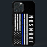 Personalisierter Name für eine deprimierte Stylesh Case-Mate iPhone Hülle<br><div class="desc">Dieses einzigartige Handy-Gehäuse verfügt über eine dünne blaue Polizei-Fahne in der Mitte in einem robusten und bedrückten Stil. Auf der Seite dieser Seite befindet sich ein Platz für den einzigartigen Vor- oder Nachnamen Ihres Geschenkempfängers.</div>