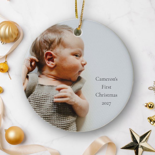 Personalisierter Name Jahr Erstes Weihnachtsjunges Keramik Ornament (Von Creator hochgeladen)