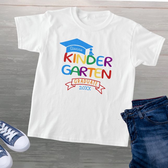 Personalisierter Name Kindergarten Abschluss Kind T-Shirt (Von Creator hochgeladen)