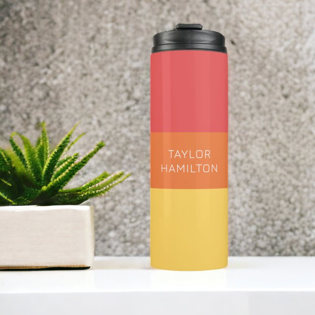 Personalisierter Name modern einfach und modern Thermosbecher (Personalized Name Modern Simple And Trendy Thermal Tumbler from Ricaso. Pink Orange Yellow tones)