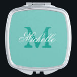 Personalisierter Name Monogramm Make-up-Kompaktspi Taschenspiegel<br><div class="desc">Personalisierter Name Monogramm Make-up Kompaktspiegel. Maßgeschneiderter quadratischer Kompaktspiegel mit eleganter Skripttypografie und Vintagem Monogramm-Anfangsbuchstaben. Niedliche Geschenkidee für Frauen und Teenager. Auch macht eine elegante Hochzeit Gunst für Braut,  Brautmädchen,  Trauzeugin,  Gäste etc.. Individuell gestaltbare Hintergrundfarbe. dh aqua / türkisblau.</div>