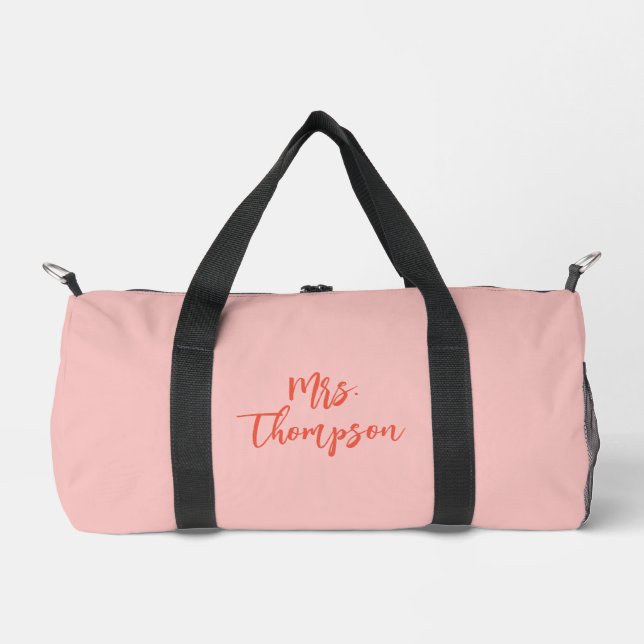 Personalisierter Name Mrs. Braut Pink Orange Schri Duffle Bag (Vorderseite)