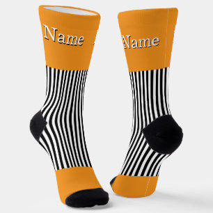 Personalisierter Name Schwarz Weiße Streifen Orang Socken