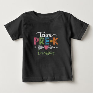 Personalisierter Name Team Pre-K Vorschullehrer Baby T-shirt