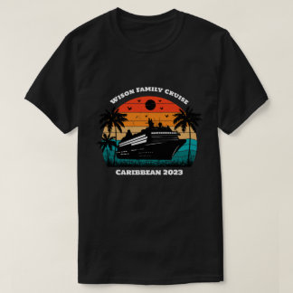 Personalisierter Name und Jahr für den Familienurl T-Shirt