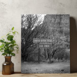 Personalisierter Name Vintager Wanderweg Sedona Künstlicher Leinwanddruck<br><div class="desc">Erhöhen Sie Ihre Zuhause-Dekoration mit unserem Personalisierten Namen Vintagen Wanderweg Sedona Imitate Canvas Print, ein atemberaubendes Stück, das das Wesen von Abenteuer und Romantik einfängt. Diese individuelle Name-Mauerkunst dient als ideales Geschenk für Jubiläen oder Hochzeiten und symbolisiert die von Paaren in der Liebe geteilte Reise. Ideal für Naturliebhaber, insbesondere für...</div>