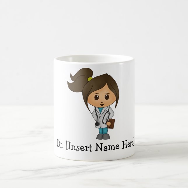 Personalisierter Niedlicher Arzt, Brünette Frau Kaffeetasse (Mittel)