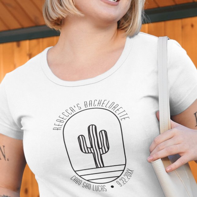 Personalisierter Niedlicher Cactus Junggeselinnen- T-Shirt (Minimalist cactus bachelorette tshirt custom personalized t-shirt cabo san Lucas desert Mexico camp)