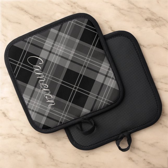 Personalisierter Pothalter mit dem Namen Schwarz K Topflappen (MISOOK Black Grey Plaid Pot Holder with Name)