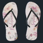 Personalisierter romantischer Garten Blumenmädchen Flip Flops<br><div class="desc">Moderne Aquarellblüte in gedämpften Pastellgelb,  Pfirsich und Lila,  elegant und romantisch,  großartig personalisierte Brautparty Brauereigeschenke</div>