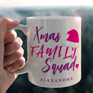 Personalisierter rosa Weihnachtsfamilien-Schriftzu Kaffeetasse