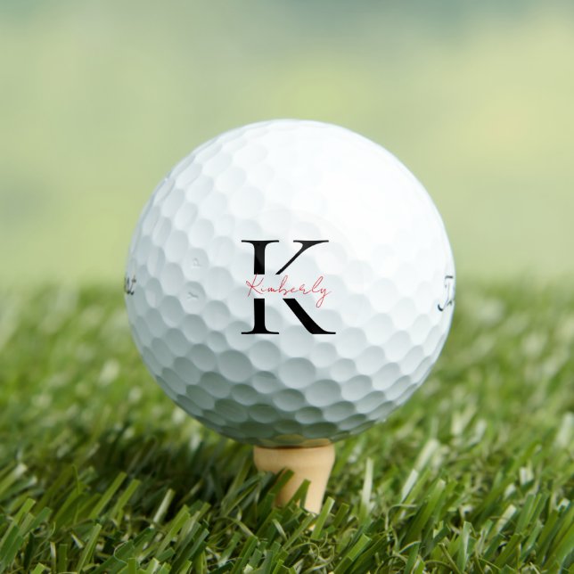 Personalisierter roter Schriftname Titleist Pro V1 Golfball (Insitu T-Shirt)