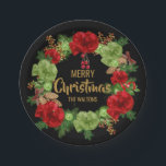 Personalisierter ROTER schwarzer Goldfrohe Pappteller<br><div class="desc">Perfekter WeihnachtsParty-Papier-Teller zu wow Ihren Gästen. Rotes schwarzes Goldgrüne Farben mit Kranz. FROHE WEIHNACHTEN können zu FROHE FEIERTAGE redigiert werden. Nachname können zu redigiert werden u. GUTEN RUTSCH INS NEUE JAHR.</div>