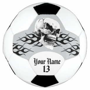 Personalisierter Schädel und Flamme Fußball